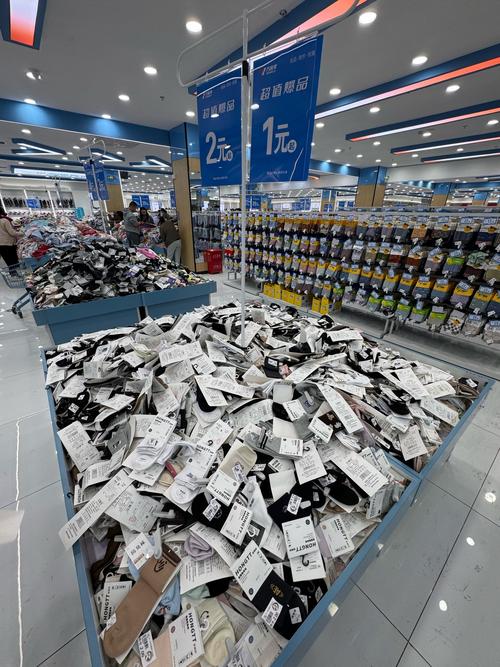 n服装鞋帽,生活用品,零食,文具